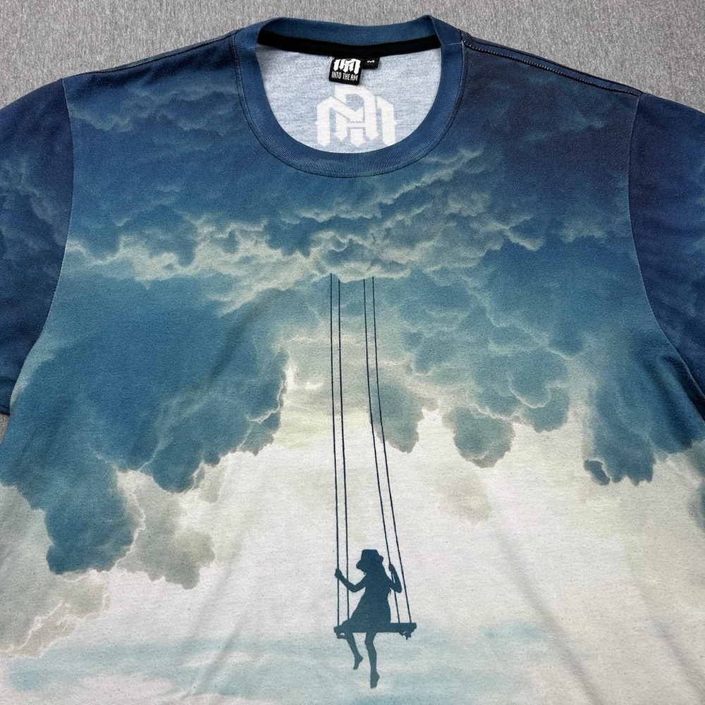 Into‎ The AM Short Sleeve All Over Graphic Print TShirt Men's Medium Cloud Girl